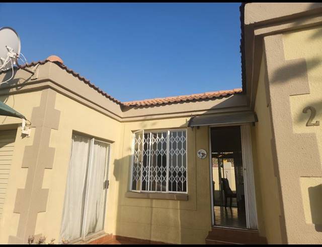 2 BEDROOM TOWNHOUSE FOR SALE IN ELANDSPARK